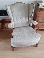 fauteuil bergere  tapissier avec oreilettes style louis XVI 