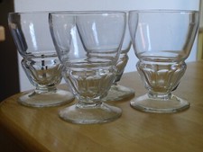 4 ANCIENS VERRES A VIN  EN CRISTAL STYLE ART DECO Hauteur: 8 cm 9 cls