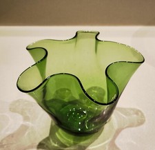 ❤️ Vase mouchoir en verre soufflé et bullé vert des années 50 Italie