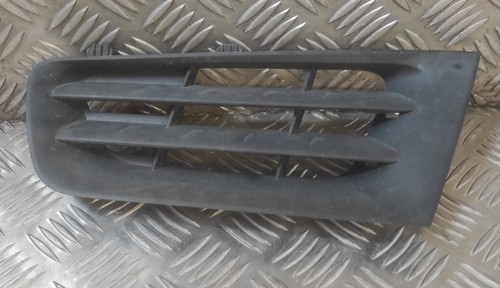 Cache grille pare - choc, avant