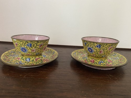 Deux tasses thé anciennes - deux,