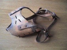 Muselière ancienne en cuir pour grand chien vintage collection