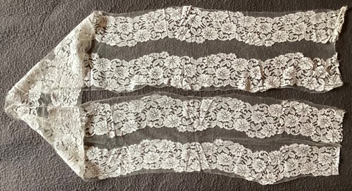 Grande dentelle ancienne - grande,