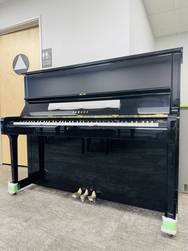 This yamaha upright piano - upright,