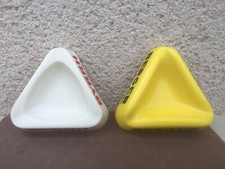 2 anciens cendriers Byrrh /