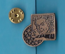 RARE PIN'S CHANTEUR JEAN