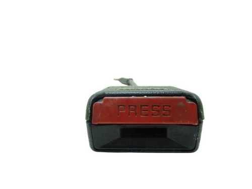 Attache ceinture avant gauche