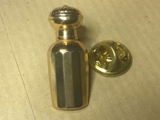 pins L'ARTISAN signé PARFUMEUR PARIS. 1976  FRANCE