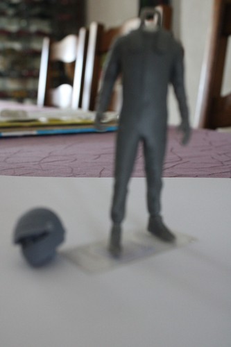 Figurine casque - +,