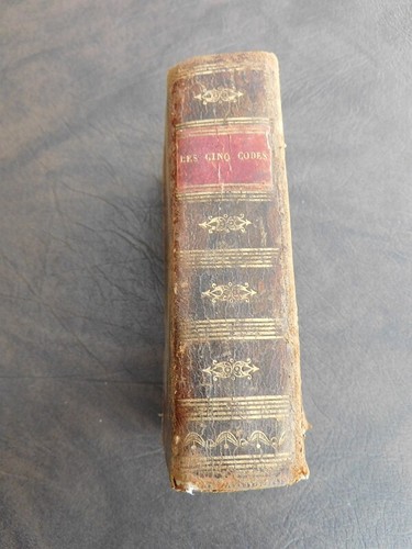 Livre les cinq codes anciens - livre,