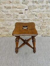 tabouret ancien en bois massif et sculpté, avec poignée, stool