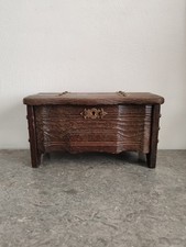Boîte en bois ancienne. Petit