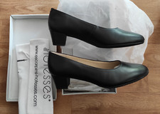 HOTESSES Escarpins d’hôtesses Cuir Noir - Wide Fit - T40 Neuf