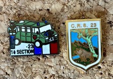 2 Pin’s Insigne Police CRS 23 , obsolète .