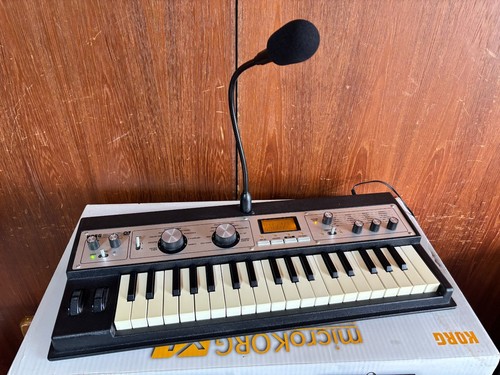 Synthétiseur vocodeur de - /,