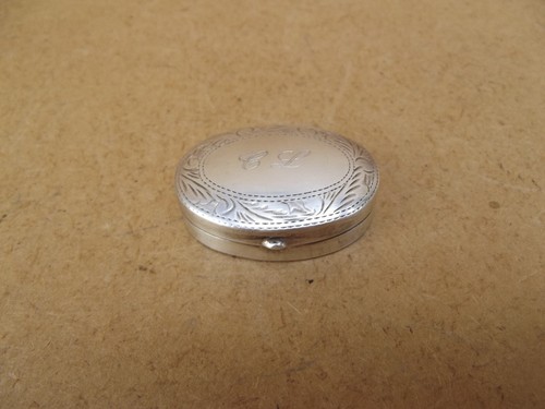 Ancienne boite pilules en - à,