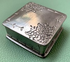 Boîte (petite) en étain 95