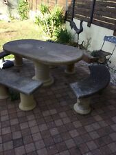 table de jardin en pierre