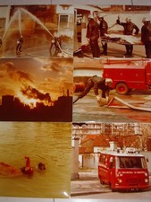 RARE LOT DE 22 PHOTOS POMPIERS ORIGINALE UNIFORME / CAMION / CASQUE ( REF CA3 .