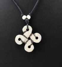 Collier Pendentif Noeud infini