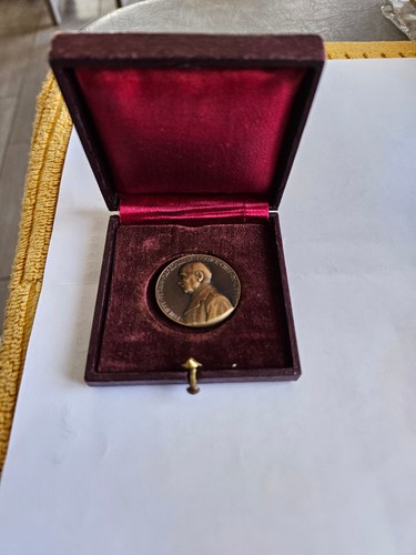 Petain medaille offerte par - petain, le