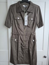 Robe kaki moulante et cintrée