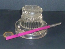 ENCRIER ANCIEN EN VERRE MOULÉ