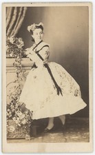CDV circa 1865. Suraud, actrice au Vaudeville par Graves & Cie. Actress. Théâtre