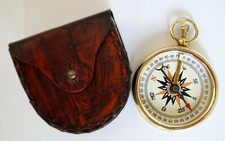 Ancienne boussole de poche