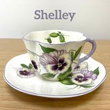 Tasse et soucoupe à garniture