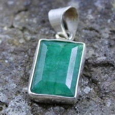 Pendentif pierre de naissance