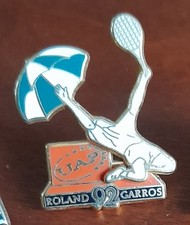 Pin's Roland Garros signé