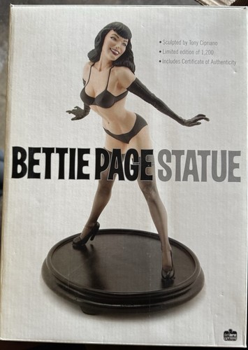 Dark horse deluxe bettie - dark,