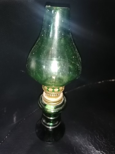 Belle petite lampe pétrole - à,