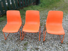 Lot 3 chaises plastique orange Allibert emplilables design 20ème salle des fêtes