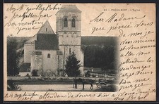 CPA Prégilbert, L´Église et une calèche avec cheval devant le bâtiment historiq 