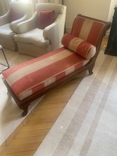 ensemble en acajou composé d'un lit de repos et d'une chauffeuse à col de cygne 