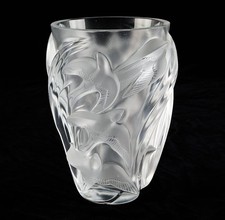 LALIQUE — Vase "Martinets"
