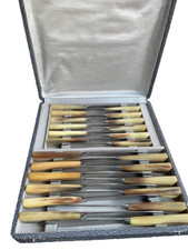 Coffret de 12 grands et 12 petits couteaux manche corne – Art déco