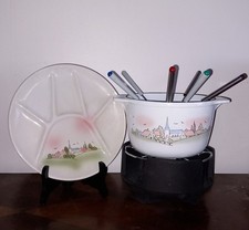 NOMAR/ STAUB   fondue en fonte vintage décor Village/6 Assiettes 