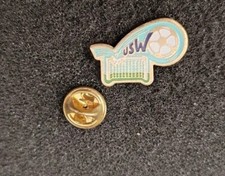 Pin's USW Foot Cage Football Ballon Sport Sportif  - Pin L8