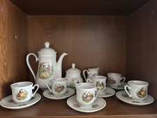 SERVICE A THE PORCELAINE Zajecar (Yougoslavie) Blanc avec personnages