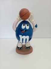Figurine M&M's Blue le joueur de basket - M&M's World Décoration Collector