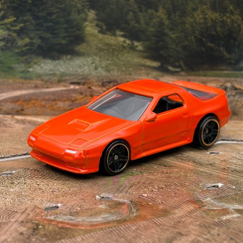 Hot wheels mazda savanna - hot,