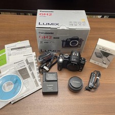 Panasonic LUMIX GH2 avec G 20mm f1 7 ASPH Kit DC Cable Remote & Extras Set