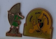 lot de 2 pin's sport tir à l'arc