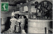 21 En bourgogne - les vendanges, vieux pressoir