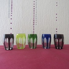 5 verres a liqueur de couleur