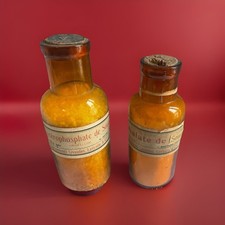 Anciens flacons, Pots  apothicaire pharmacie en verre ambré.