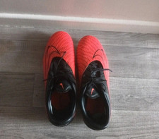 Crampons Moulés Nike T42,5 NEUFS